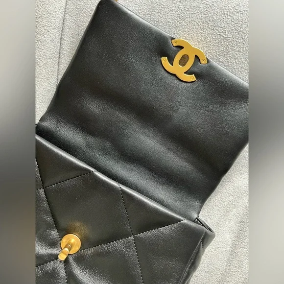 Chanel 19 medium size - Picture 4 of 9
